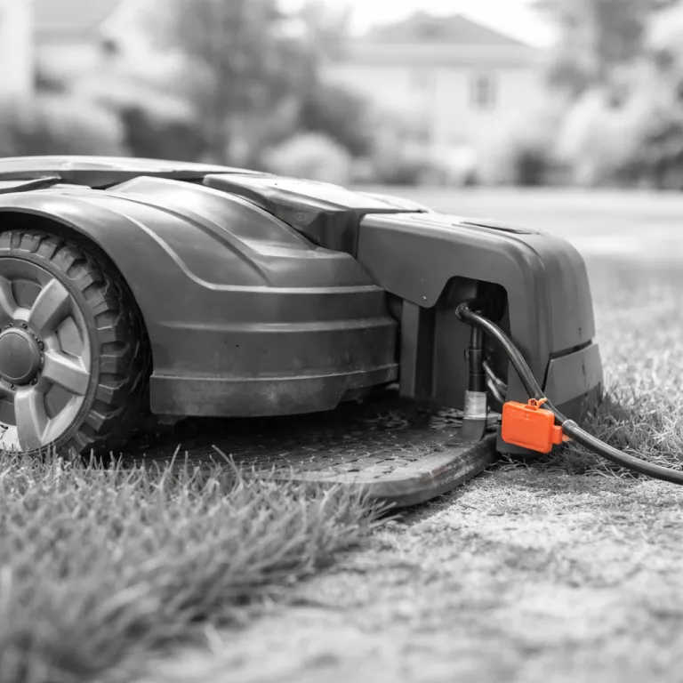 Tondeuses-robots interdites la nuit en Wallonie : ce que la France va probablement copier